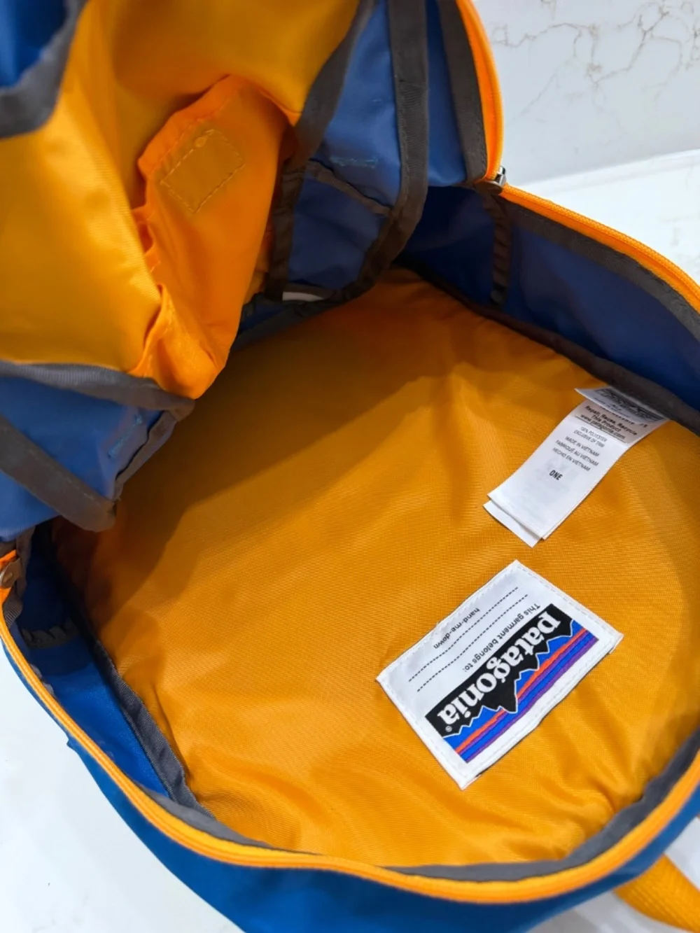 Patagonia Kids Refugio 15L Gym Backback Outdoor Hiking Trail Bag Blue Orange